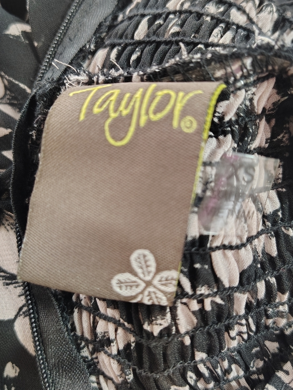 Taylor Dress Womens Sz XS Floral Sleeveless Mock Neck Smocked Chiffon Mini Black - Picture 4 of 7